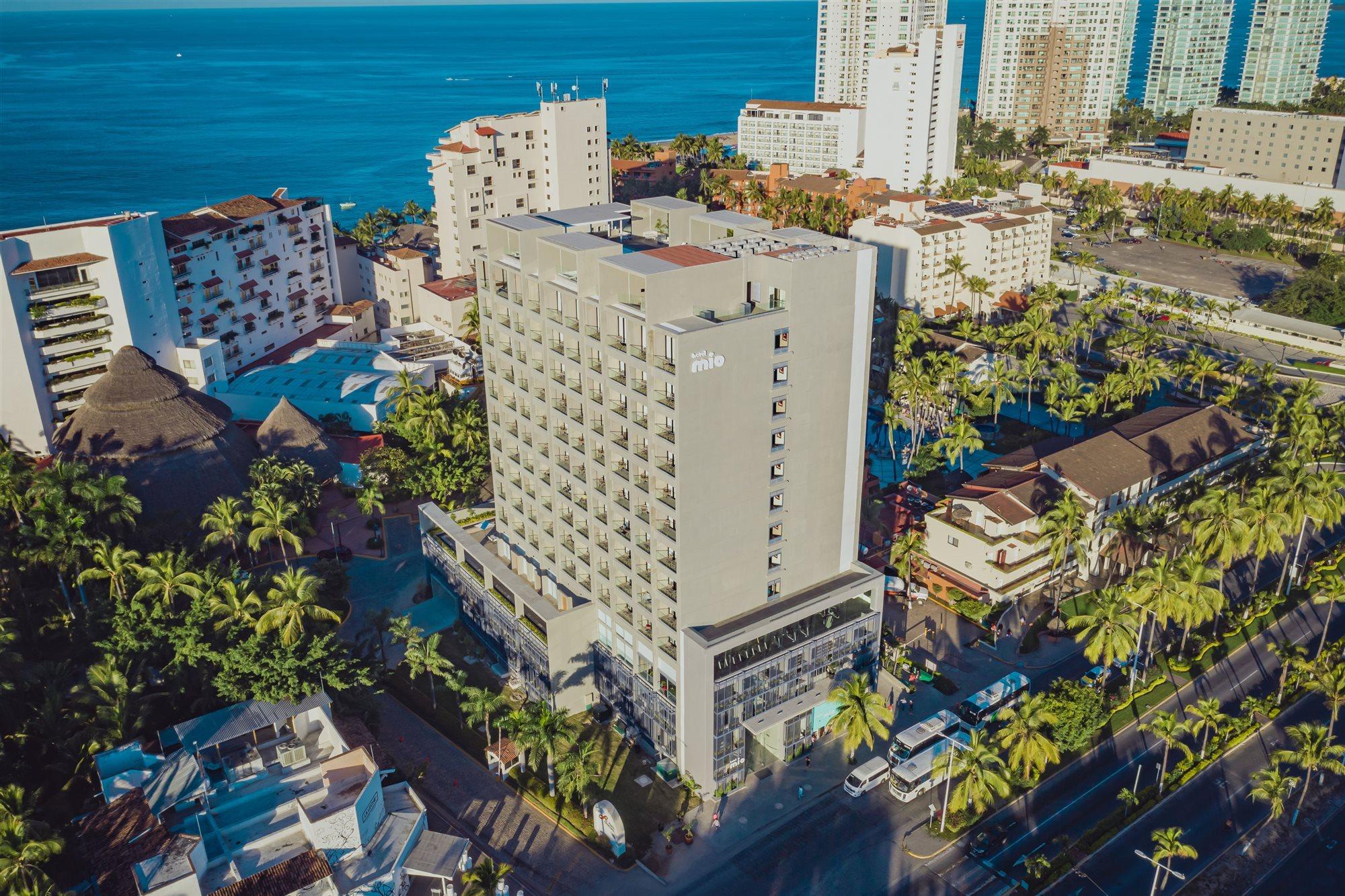 Hotel Mio Vallarta Unique & Different- Adults Only Пуерто-Вальярта Екстер'єр фото Aerial view of the hotel