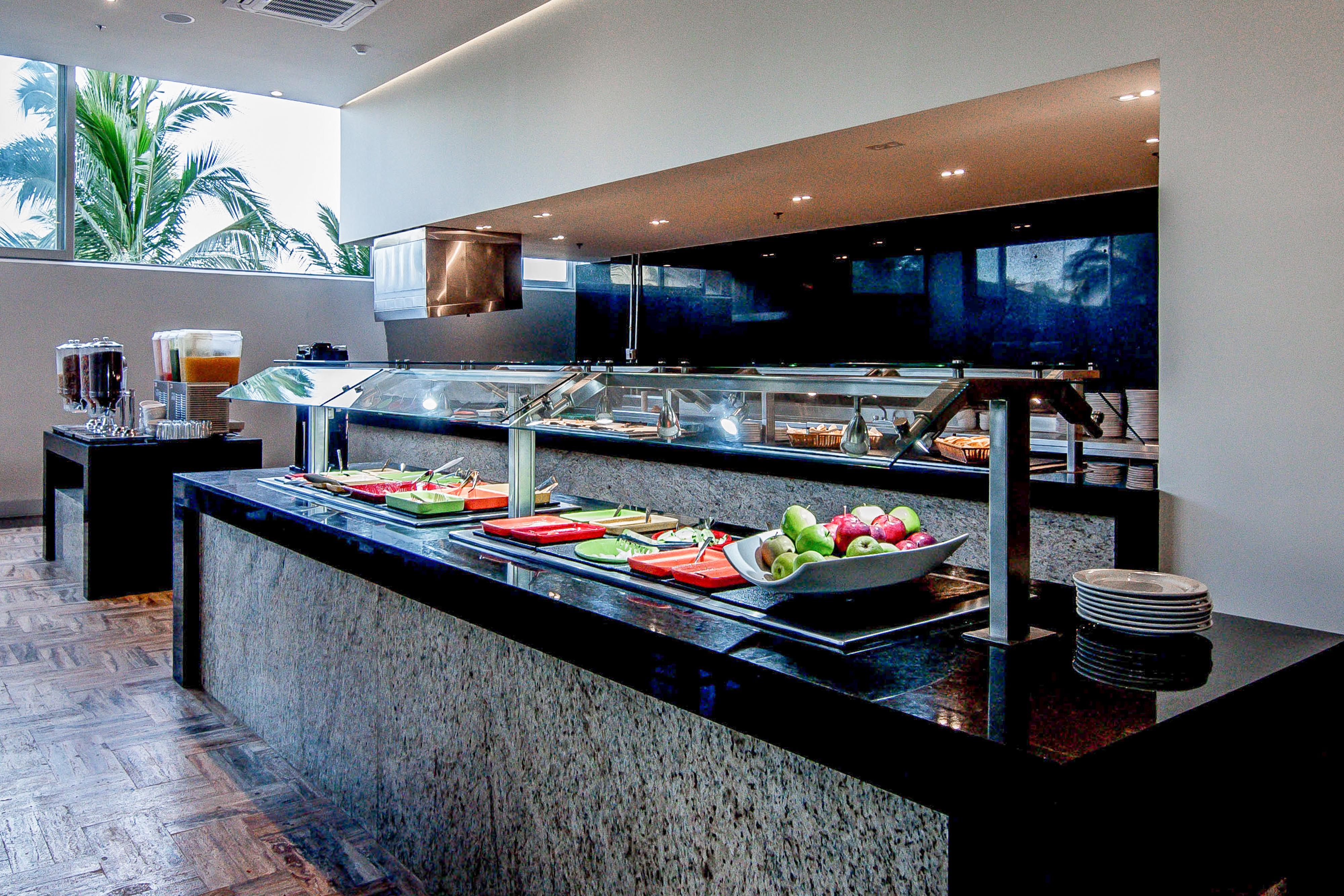 Hotel Mio Vallarta Unique & Different- Adults Only Пуерто-Вальярта Екстер'єр фото A buffet at a hotel