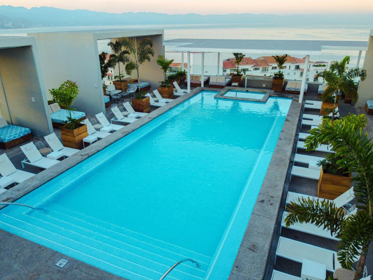 Hotel Mio Vallarta Unique & Different- Adults Only Пуерто-Вальярта Екстер'єр фото Rooftop pool at the Hotel