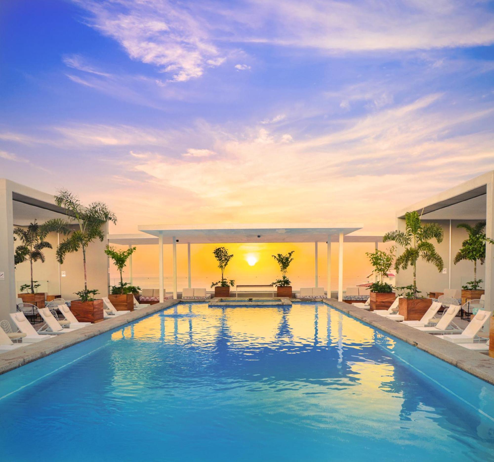 Hotel Mio Vallarta Unique & Different- Adults Only Пуерто-Вальярта Екстер'єр фото The rooftop pool at the Hotel Indigo San Francisco